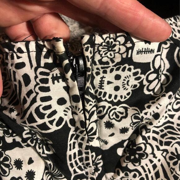 Royal bones sleeveless dress skulls & corset front, black and white size small - Picture 10 of 12